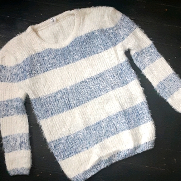 Sweater - Picture 1 of 1